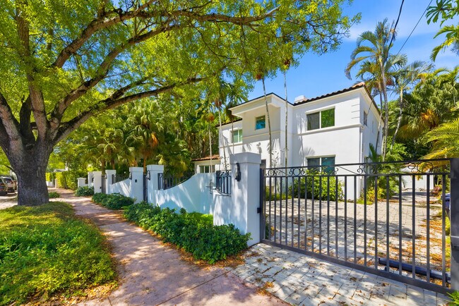 Foto del edificio - 5824 Alton Rd