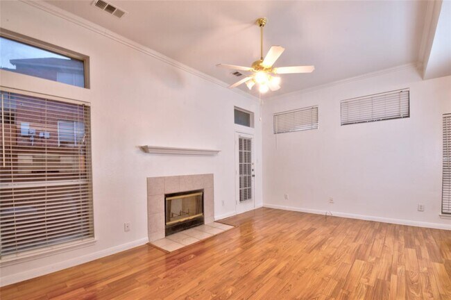 Building Photo - 3922 Brandon Park Dr
