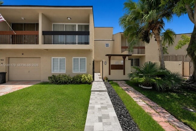 Building Photo - 9133 Fontainebleau Blvd