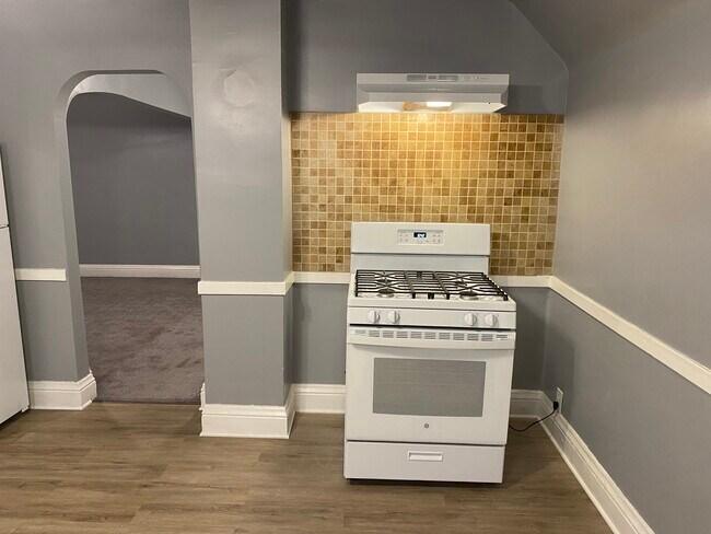 Kitchen oven - 440 E 158th St