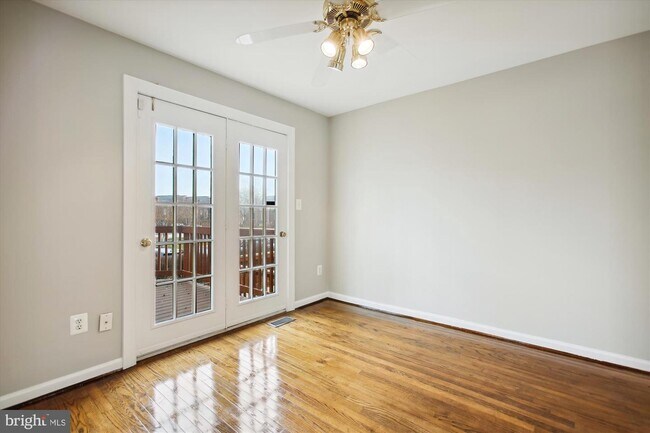 Foto del edificio - 206 Gretna Green Ct