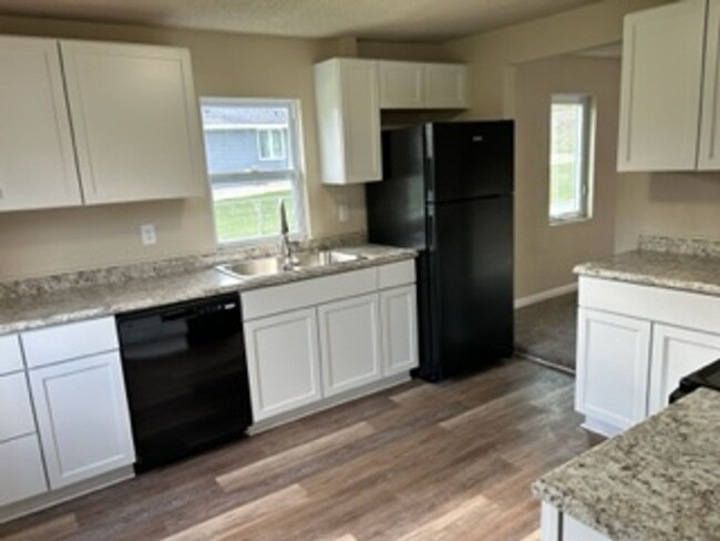 Building Photo - 2 Bedroom 1 Bath