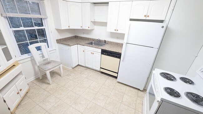 Foto del edificio - 2 Bedroom House - Very Convenient Location
