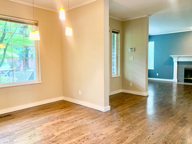 Building Photo - Madison Valley Home