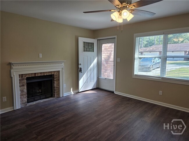 Building Photo - 312 W 5th St