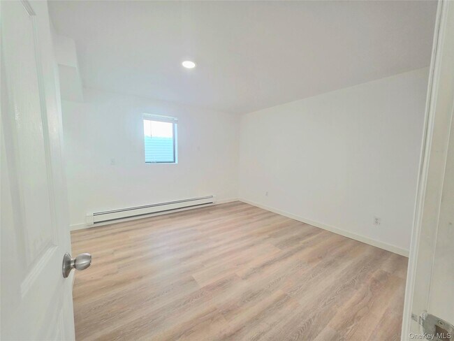 Foto del edificio - 42 Carlton Ave