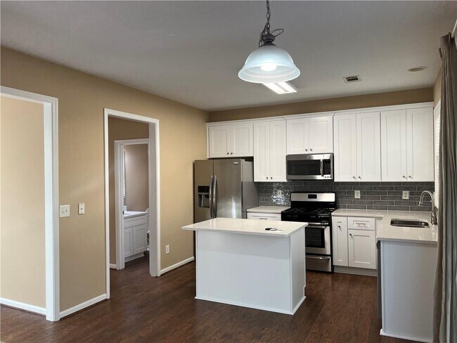 Foto del edificio - 3413 Stoneham Dr NW