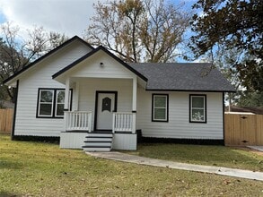 Building Photo - 1010 Long St