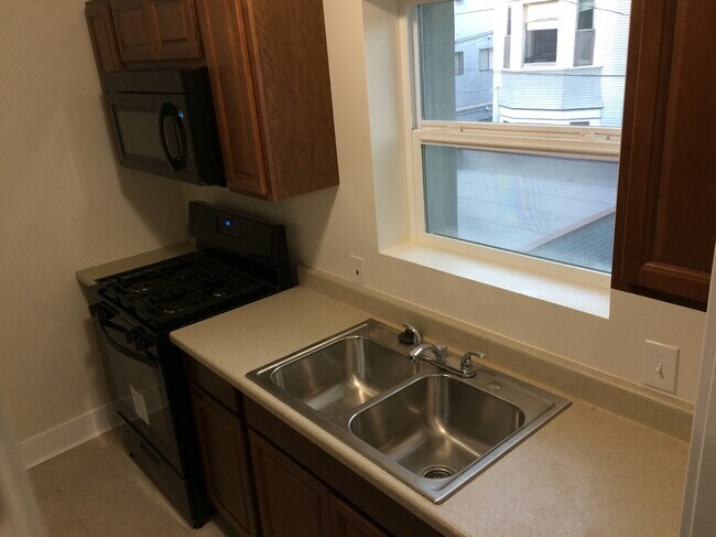 kitchen - sink and gas stove - 323 W 4th St