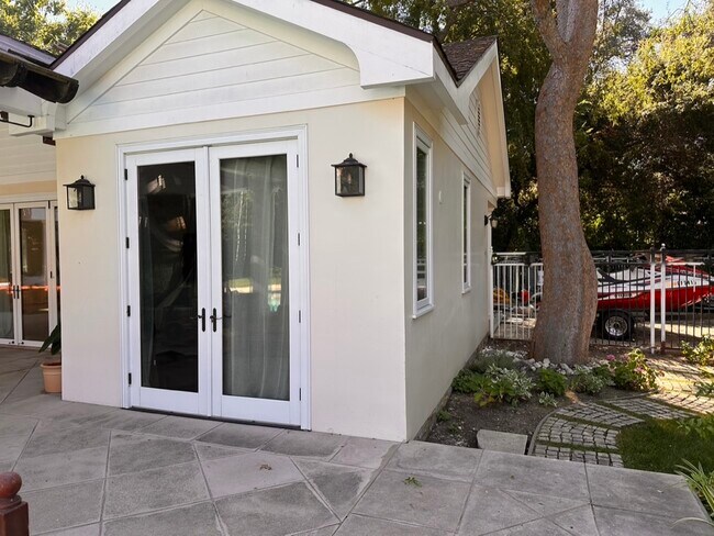 Foto del edificio - 510 Meadow Grove St