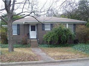 Foto principal - UT PRE-LEASE: Charming 4 bed / 2 bath Home...