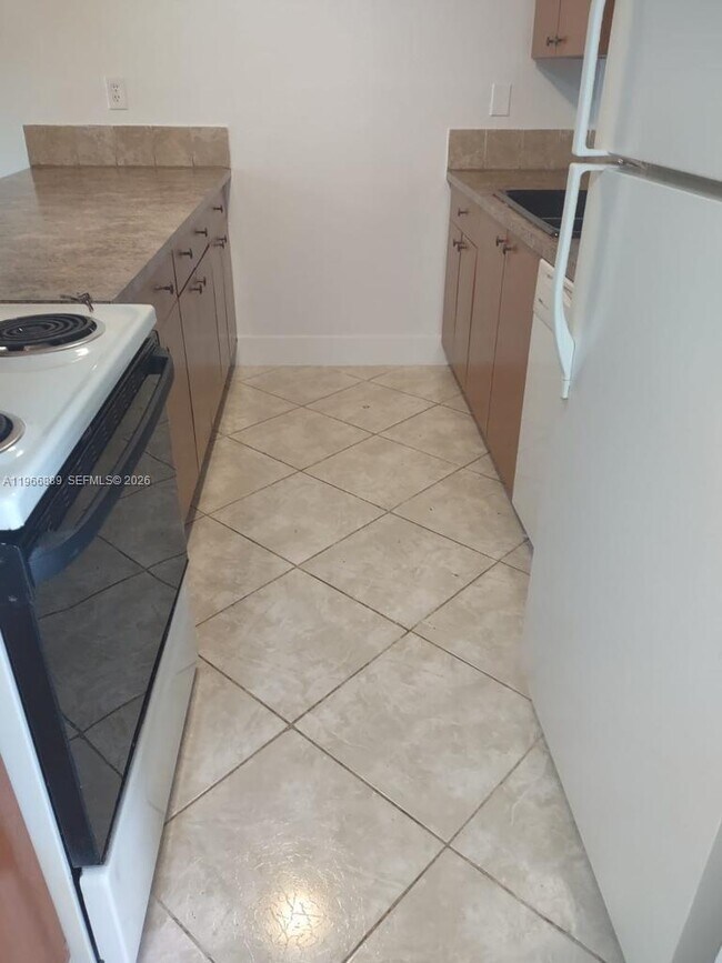 Building Photo - 1880 N Congress Ave