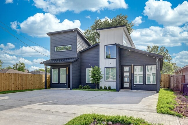 Building Photo - 8502 Safeguard St