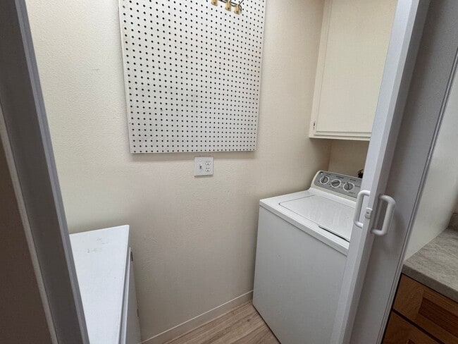 Building Photo - 3 Bedroom 2 bathroom Home for Rent -Lesley Reilly Property