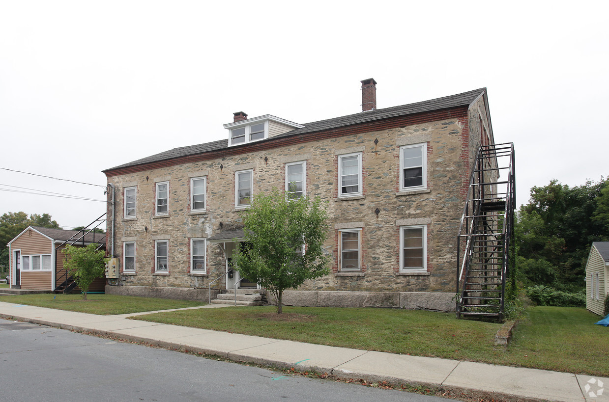 Building Photo - 172-176 Main St