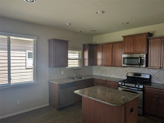 Foto del edificio - 14010 Long Meadow Dr