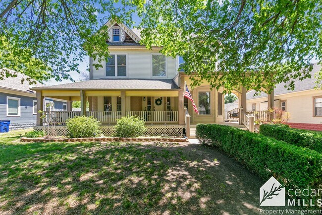 Foto del edificio - EXTRAORDINARY historic rental opportunity in Delano!!!!!! Move in Special!