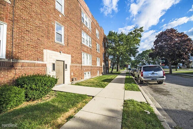 Building Photo - 2 br, 1 bath Apartment - 102 S 17th Ave