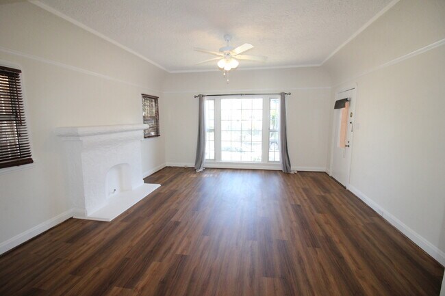 Building Photo - 459 N Sierra Bonita Ave