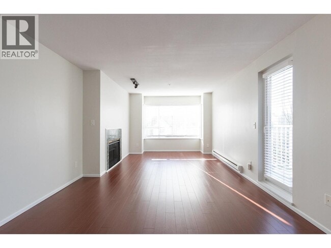 Building Photo - 937 W 14th Ave