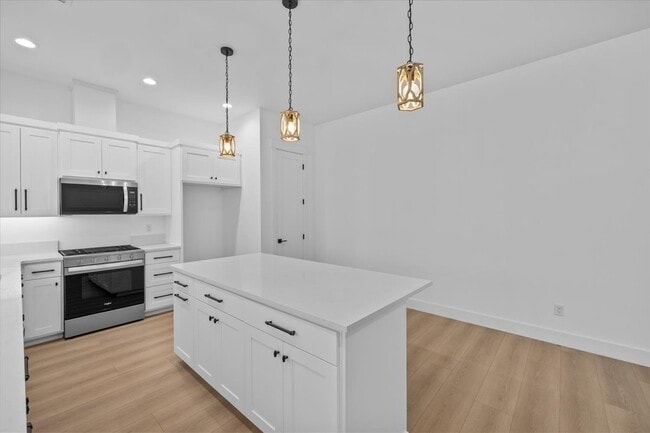 Building Photo - 206 Bogey Ln