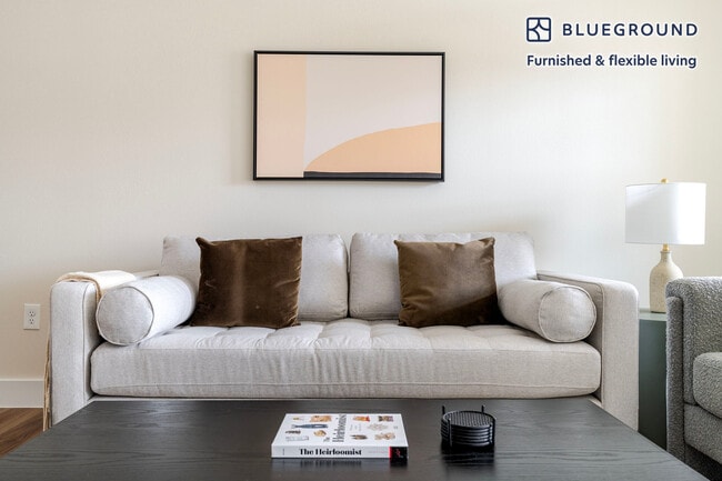 Building Photo - 1501 W Howard Ln