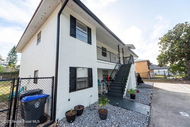 Foto del edificio - 4479 Barna Ave