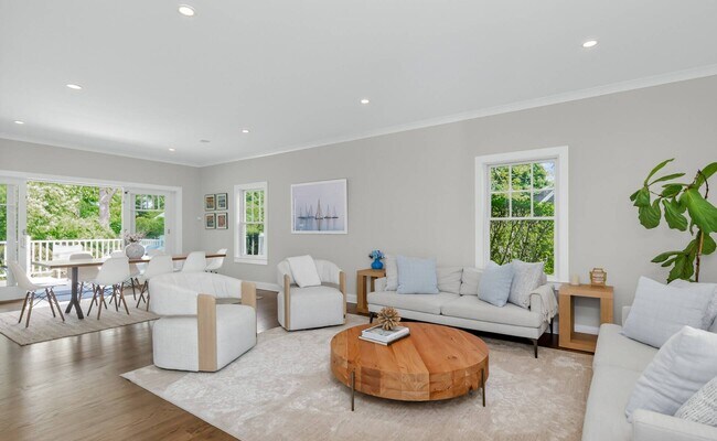 Foto del edificio - 112 Montauk Hwy