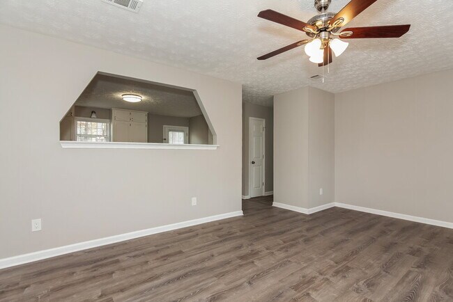 Foto del edificio - 915 Walnut Creek Ln