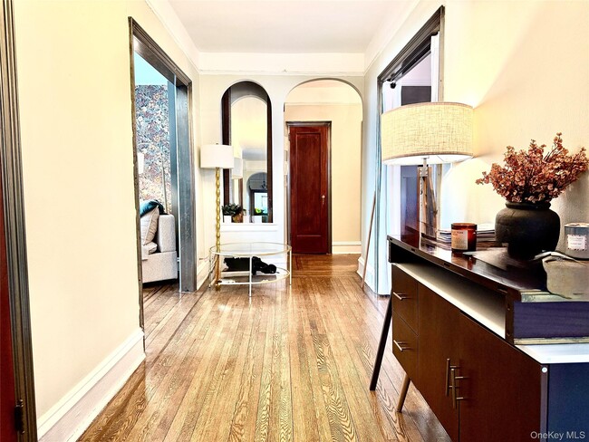 Foto del edificio - 73-20 Austin St