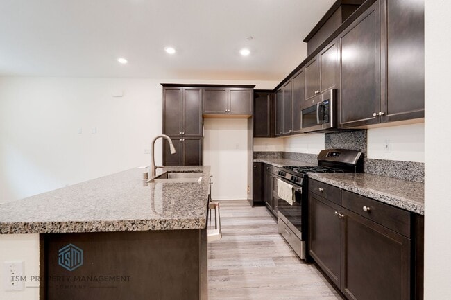 Foto del edificio - Beautifully 2019-Built 3 Beds 2.5 Baths 1,468 Sqft Home in Eastvale!