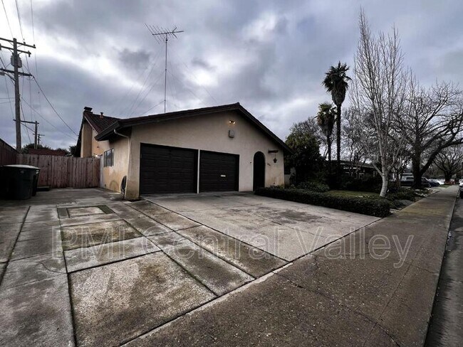 Building Photo - 1604 Jacquelyn Way