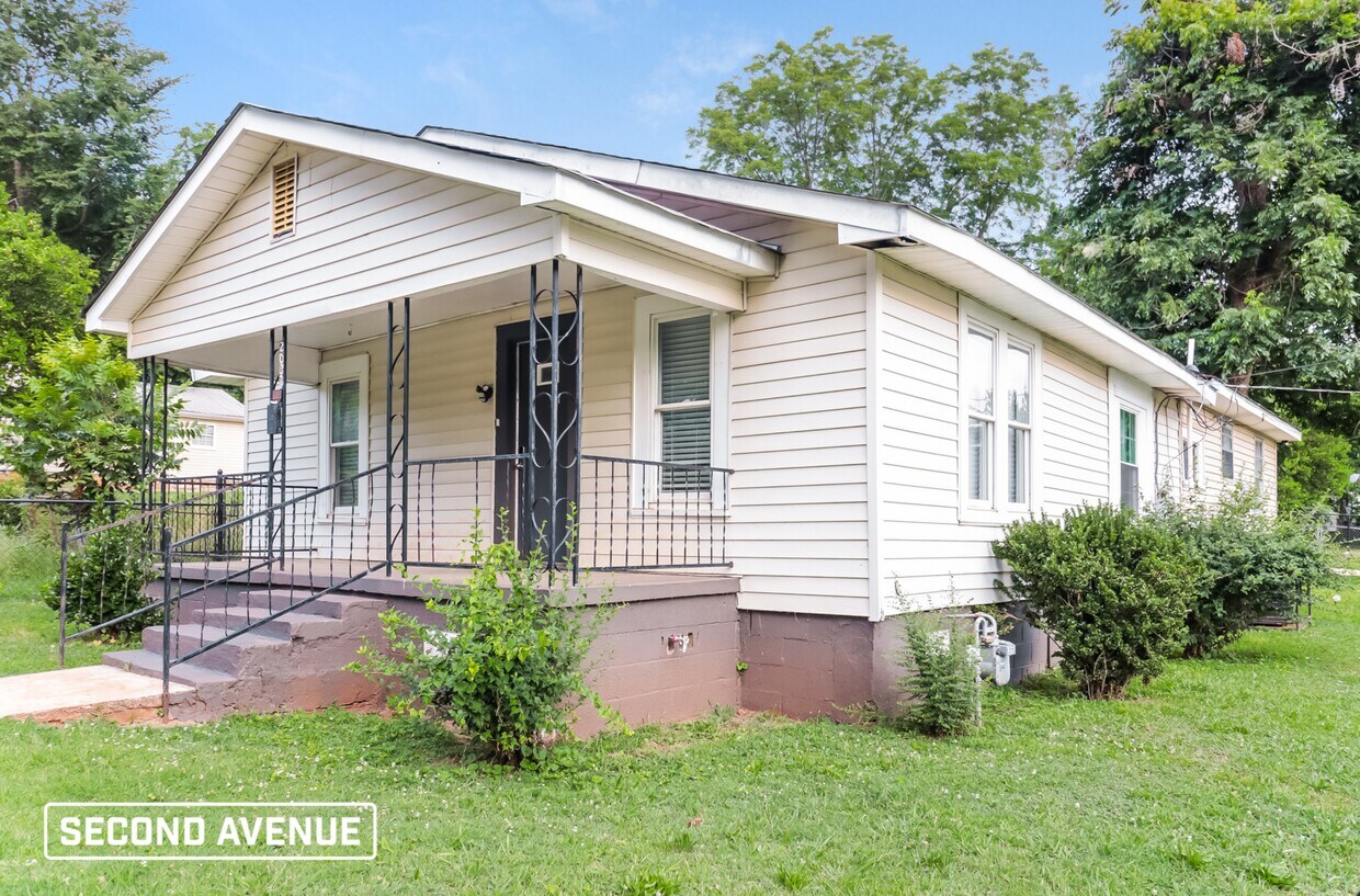 Primary Photo - 2037 Snavely Ave SW