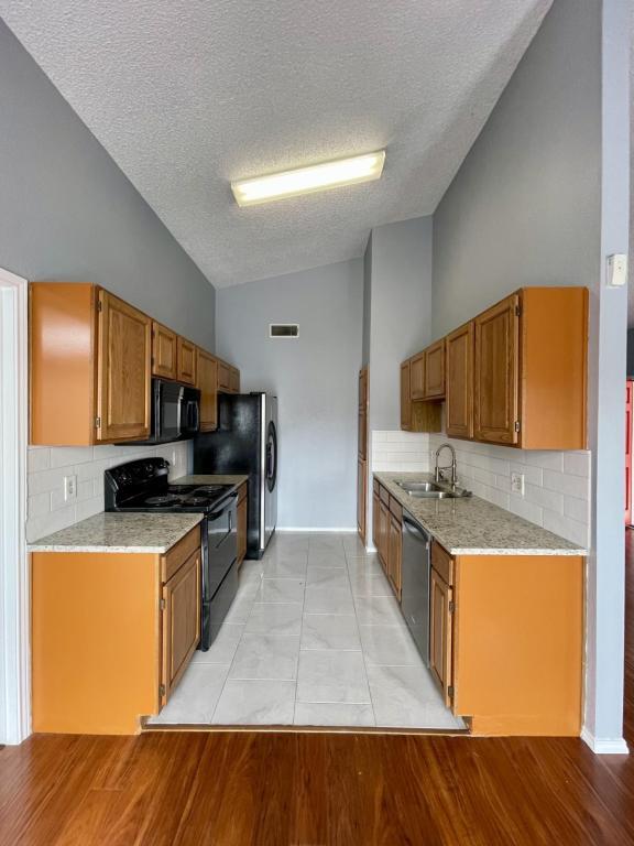 Foto del edificio - 606 Lakeway Dr