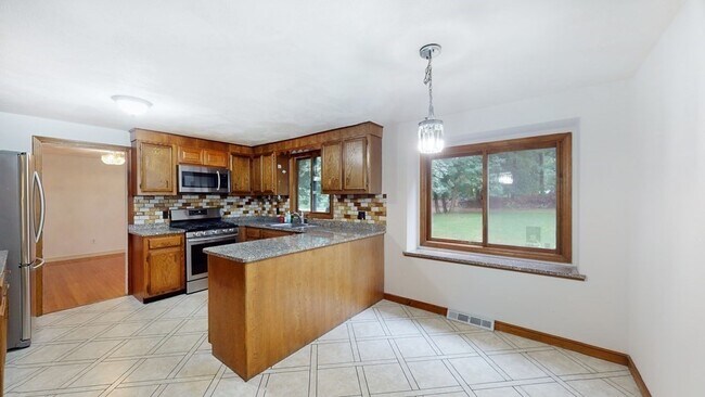 Foto del edificio - 17 Brook Rd