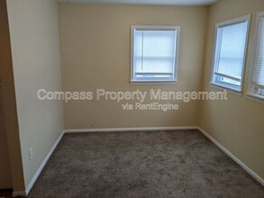 Building Photo - 142 Page St NE