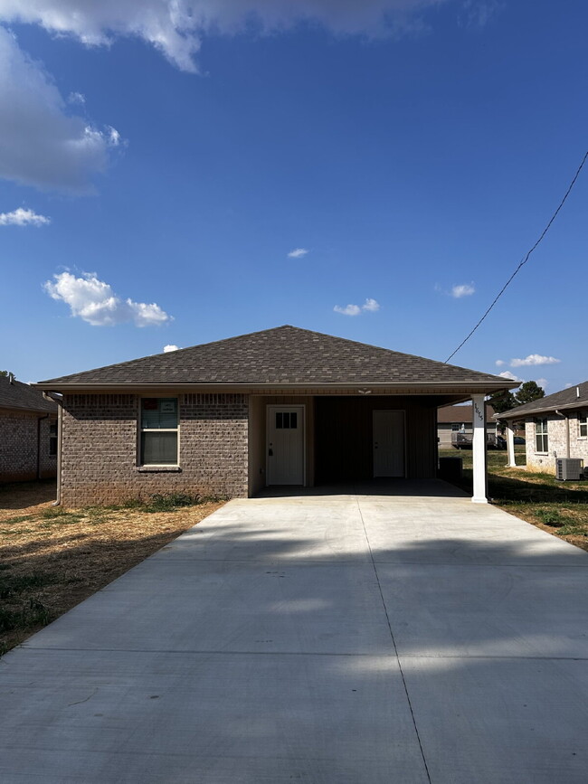 Building Photo - Charming 3-Bedroom House on Stallings Road...