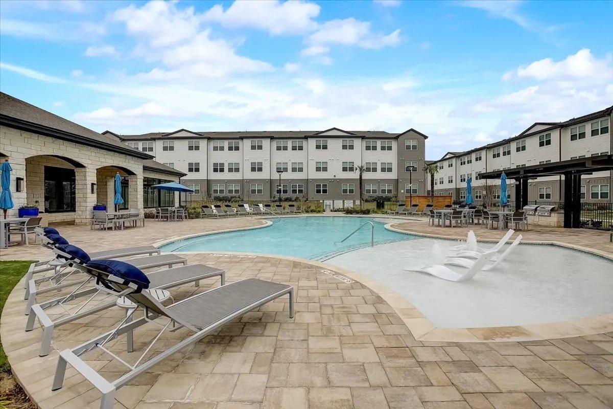 Primary Photo - Spacious Two-Bedroom Flats: Affordable Ele...