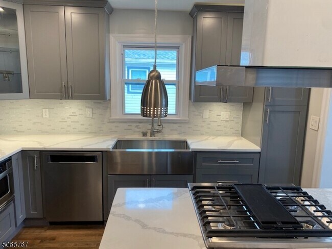 Building Photo - 9 Gifford Ct