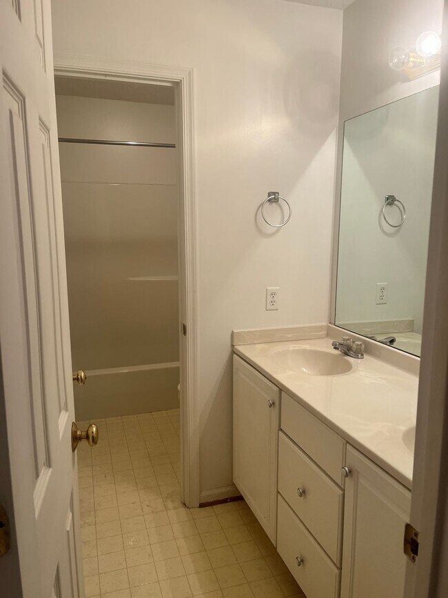 Foto del edificio - Gorgeous townhouse located near cornerston...