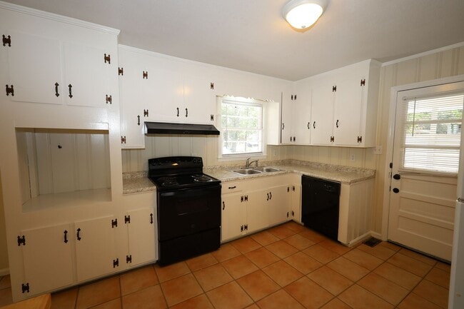 Foto del edificio - 1200 Dellwood Dr