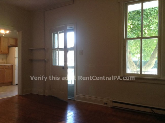 Building Photo - 2540 Penbrook Ave