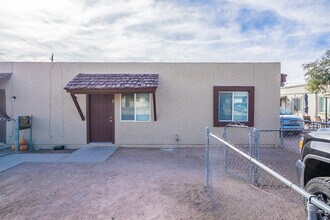 Building Photo - 501 E Quail Ave