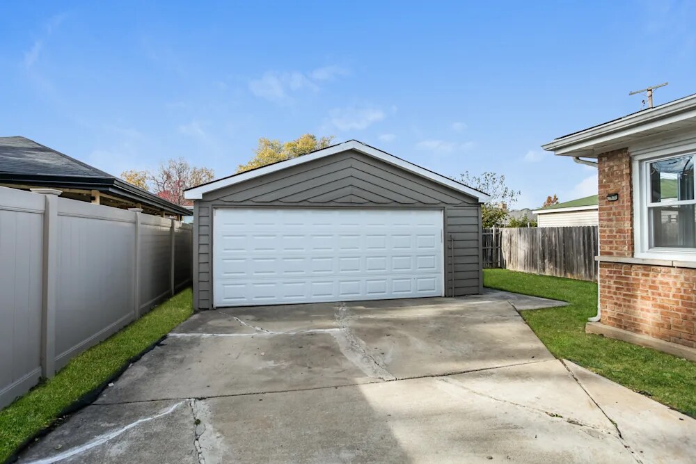 Foto principal - 9543 S Sacramento Ave