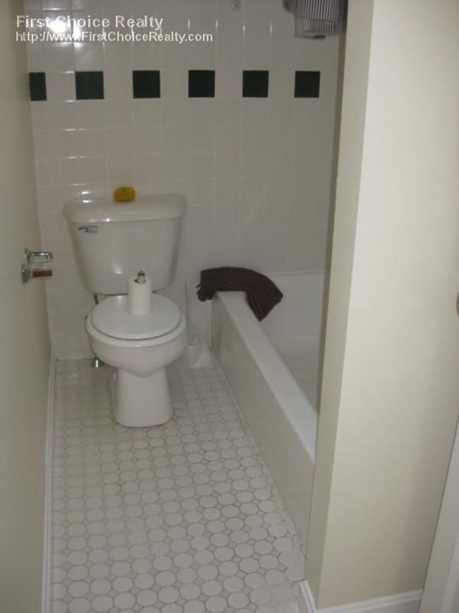 Building Photo - Great five bedroom in Brighton - September...