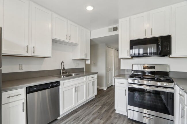 Interior Photo - 8375 Fountain Ave