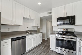 Interior Photo - 8375 Fountain Ave