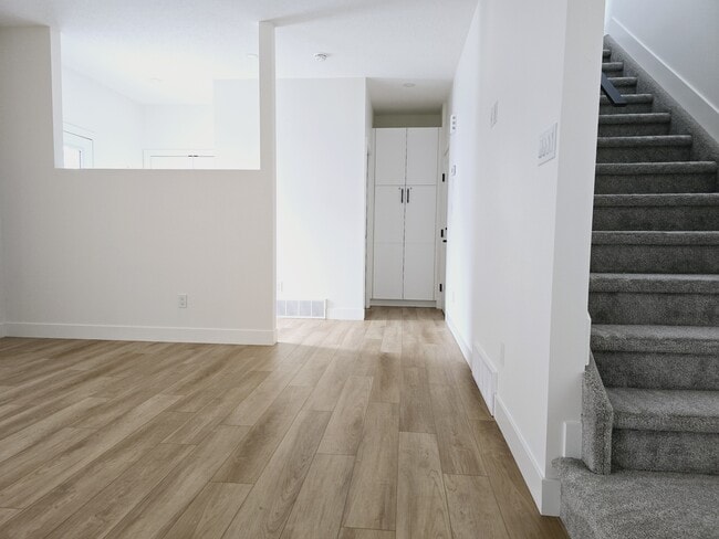 Photo du bâtiment - 10050-10115 115 Ave NW