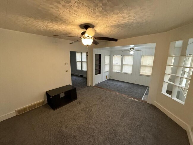 Foto del edificio - 906 E 9th St