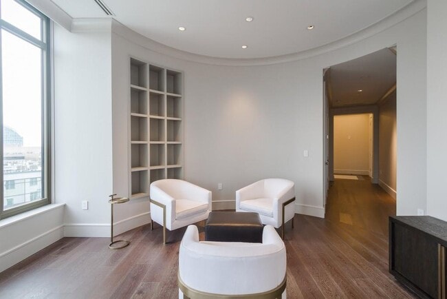 Foto del edificio - 3376 Peachtree Rd NE